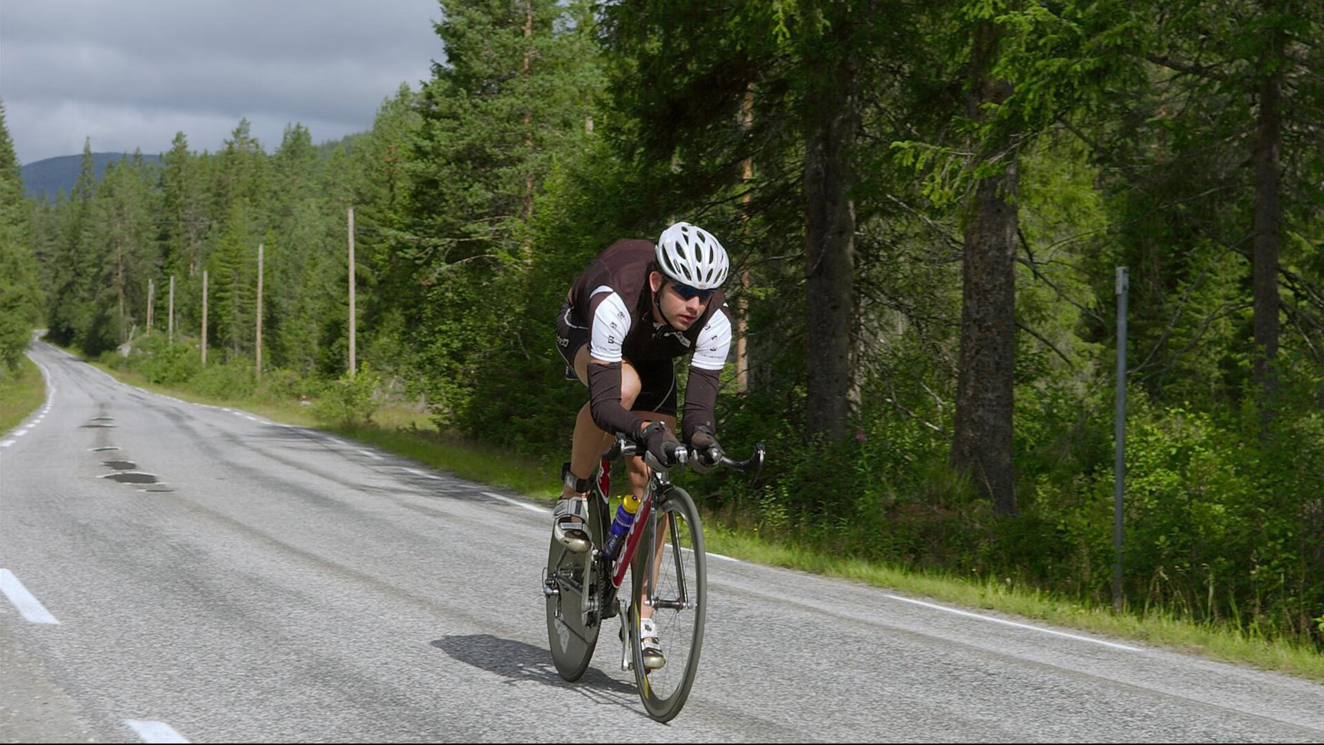 “腰旗美式橄榄球：东部新区赛场成全民热议的运动话题”