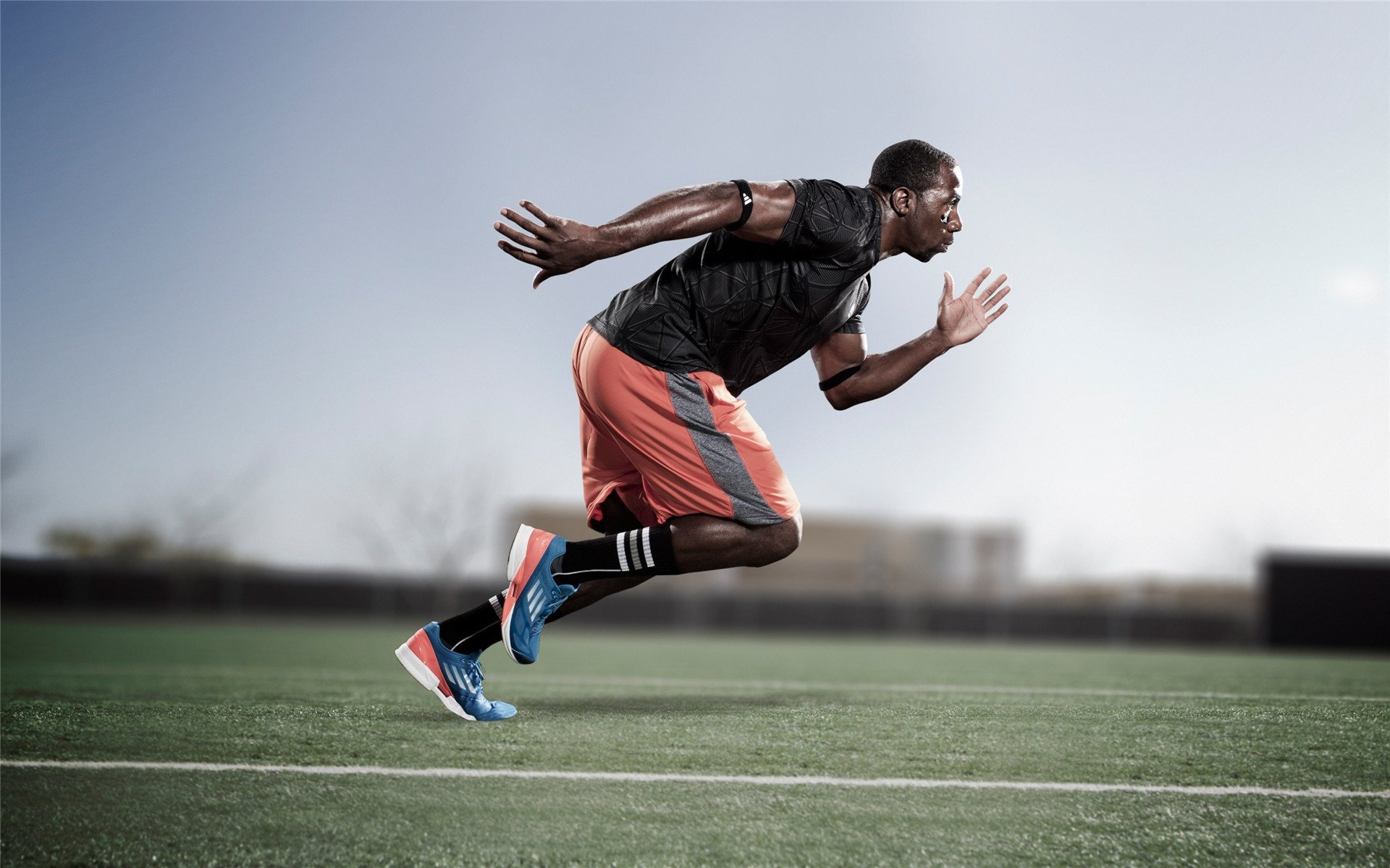 “高新体育中心：网球赛事上演世界级对决，精彩不断”