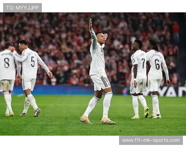 姆巴佩高速启动突破群防，巴黎前场瞬间点燃全场热度